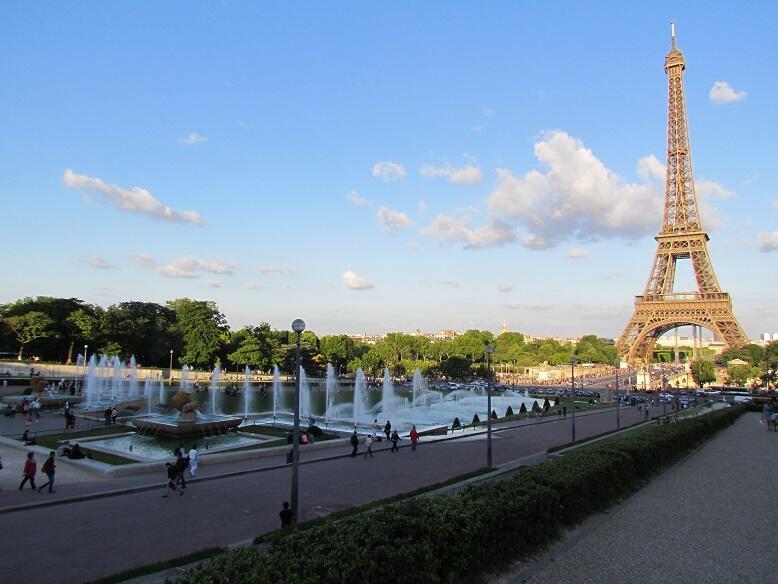 ПЕСНЯ О ПАРИЖЕ