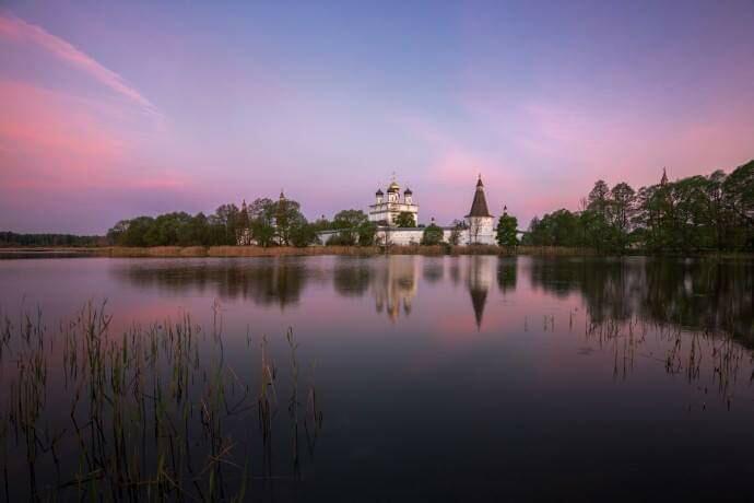 Стрелки спешат, уходит лето