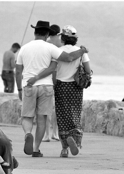 МУЖ ЗА НЕЙ ПРИЕХАЛ = исп. Пётр Лахин