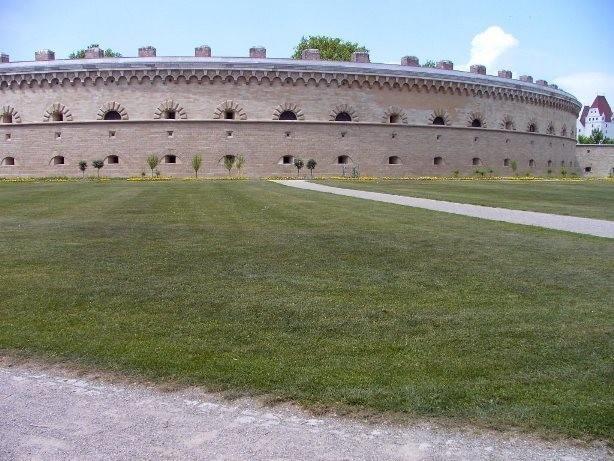 Вы взрывайте ссор редуты...