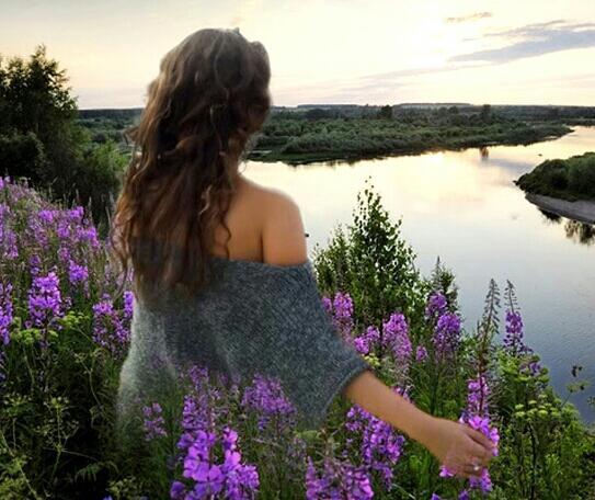 Хмелят стихи, как нежное вино