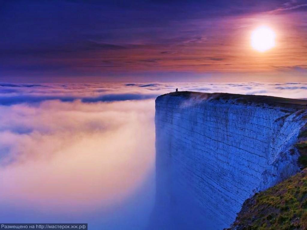 по ту сторону от стены