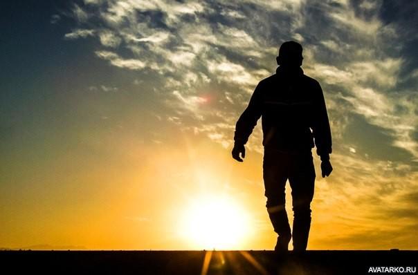 В   ОБЪЯТЬЯХ    ОДИНОЧЕСТВА