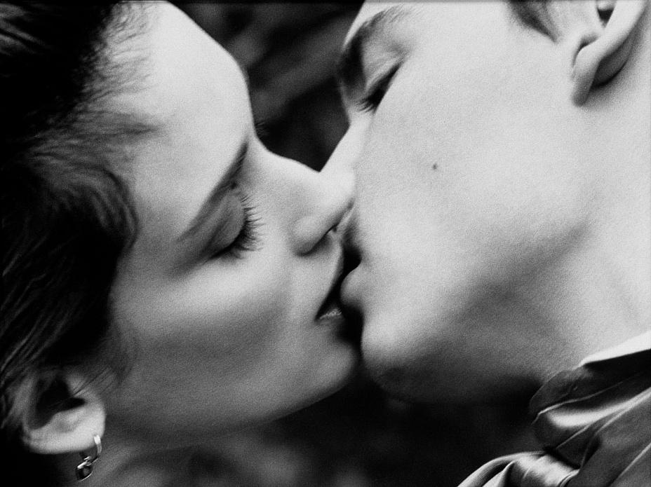 О, что приносят  поцелуи…