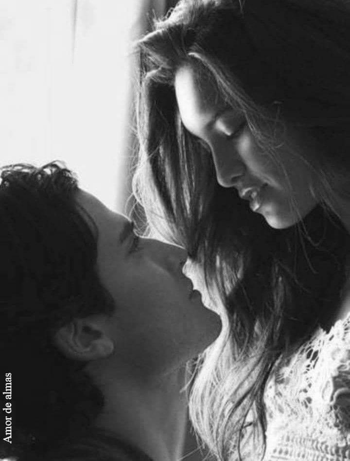 Точит камень..