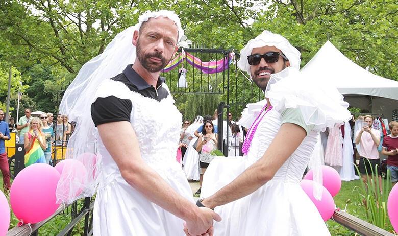 Дяди и тёти, дома, на работе.