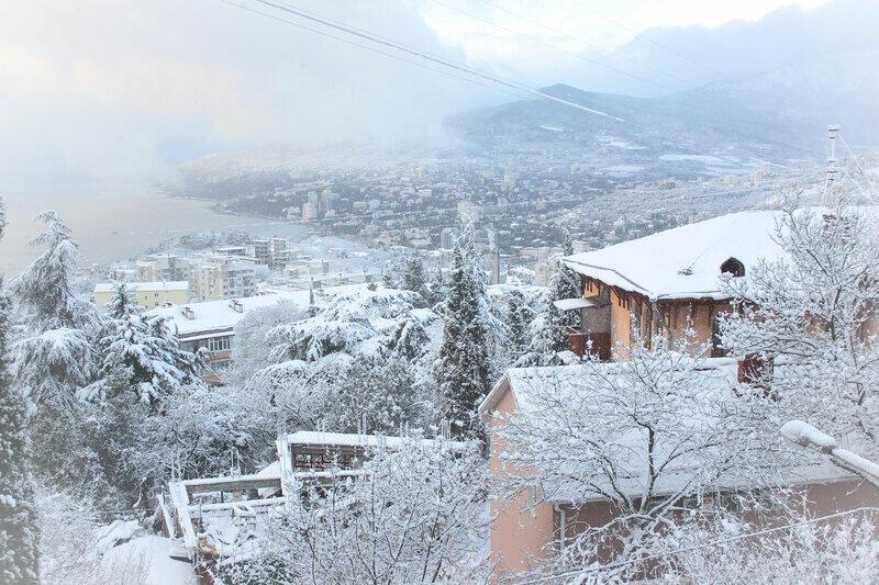 Первый  снег  в Ялте