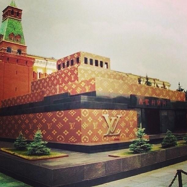 Мне вчера приснился Ленин...