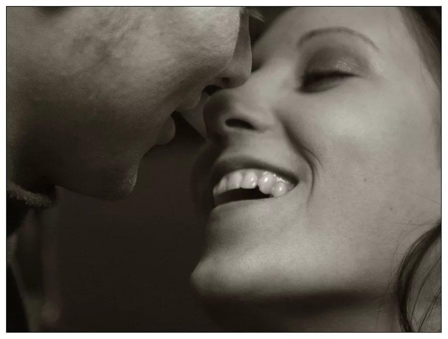 МАНИТ НАС РАДОСТЬ ВСТРЕЧ.