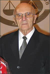 Нас обоих тайна жизни властно манит и влечет