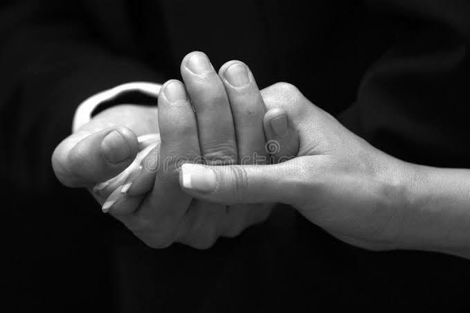 Не отпускай мою руку…