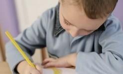 Который раз рисует папу...