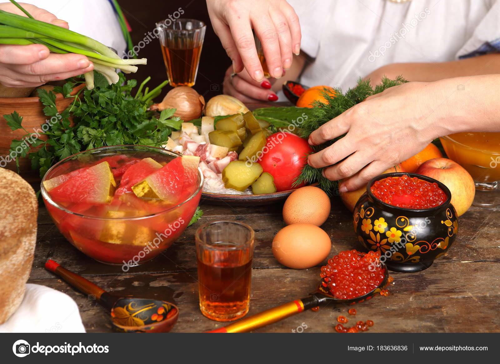 В   ПРЕДДВЕРЬЕ    ПРАЗДНИКА