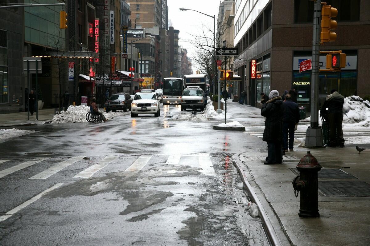 Базарный день клонился в вечер...