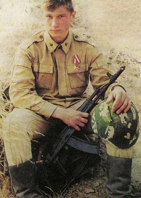 Солдат и медаль.