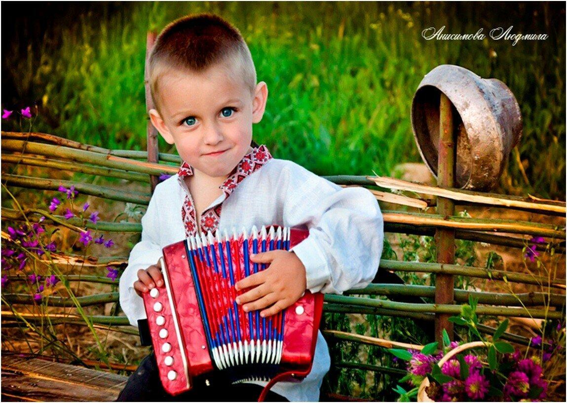 А ГАРМОШКА НЕ СТАРЕЛА