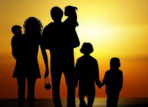 ЛЮБОВЬЮ И ВЕРНОСТЬЮ КРЕПНЕТ СЕМЬЯ