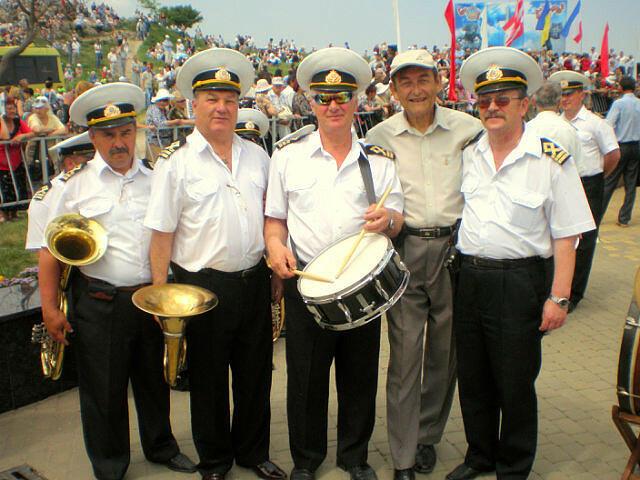 Музыкантам Керчинского городского оркестра