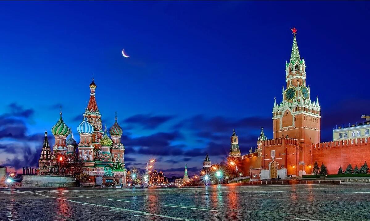Москва  - на стихотворение Порошиной Веры: "НИКОГДА НЕ ЛЮБИЛА БАЗАРЫ"