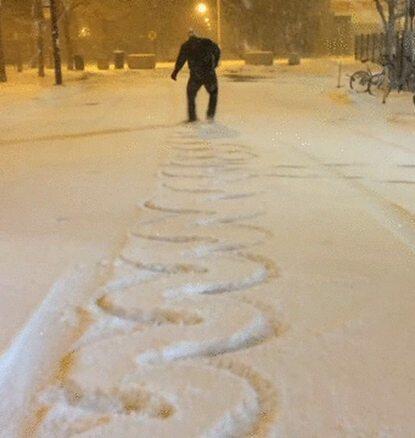 Топчу тропинку сквозь сугроб