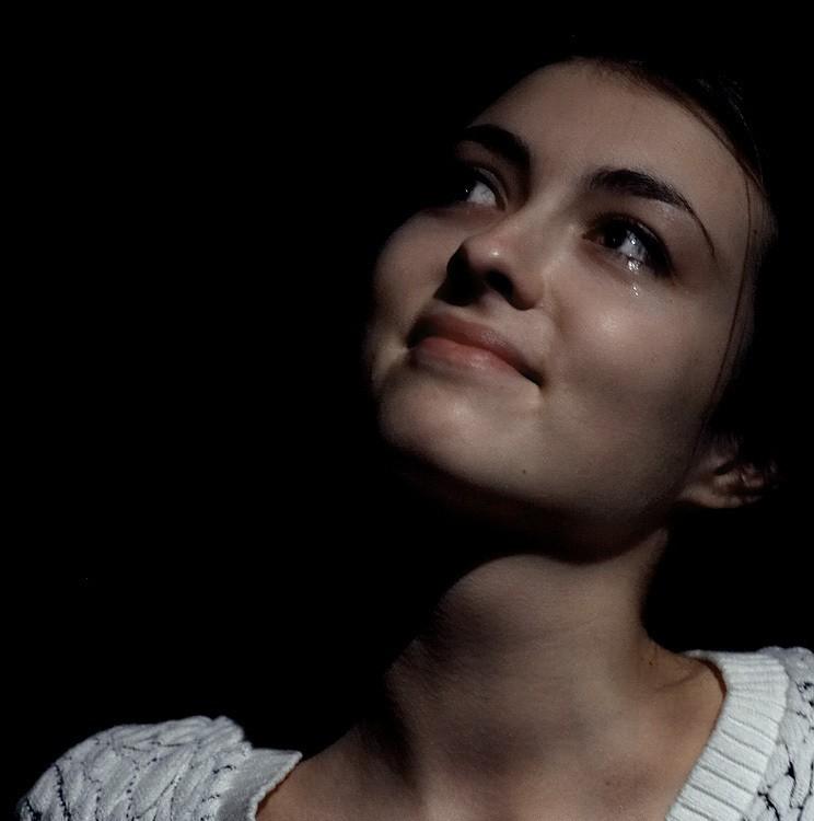 Её глаза увидев рядом