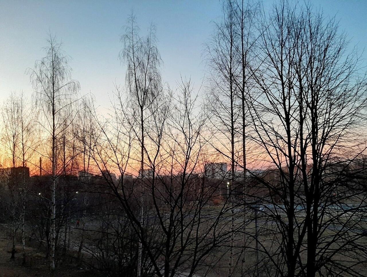 А закат- сладко-розовый