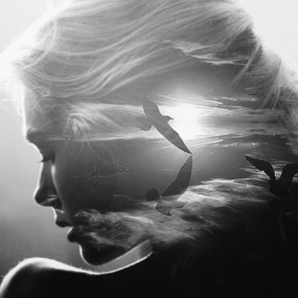 ПРИХОДИТ ПО НОЧАМ