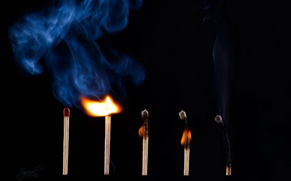 Уголь и спичка.