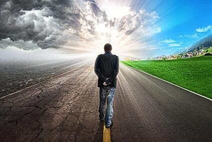 Он в радостную верил катастрофу