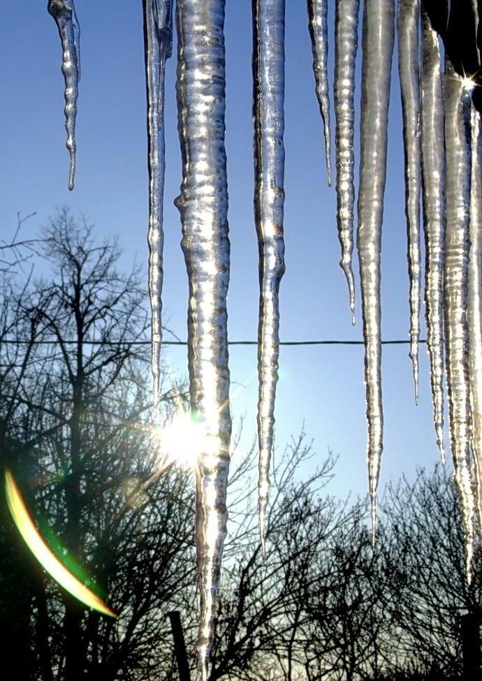 Ответ поэту - Шаронов Дмитрий - ВЕСНА, ВСЁ ТАЕТ, С КРЫШ ЛЕТЯТ