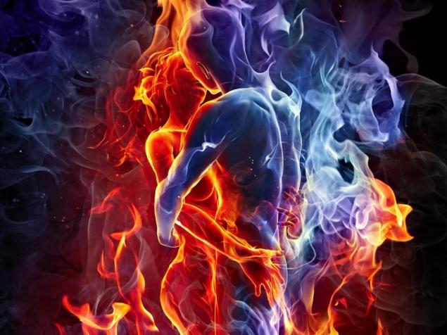 Губами шелк груди твоей перебирая