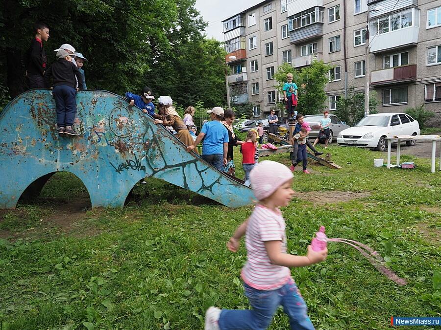 Нас жизни улица учила