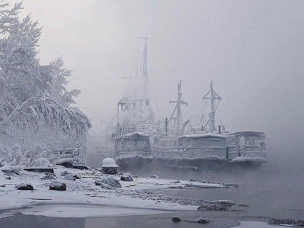 замерзли реки и моря...