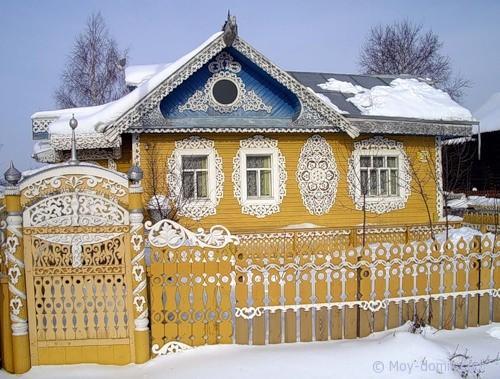 Есть домики в русских селеньях...