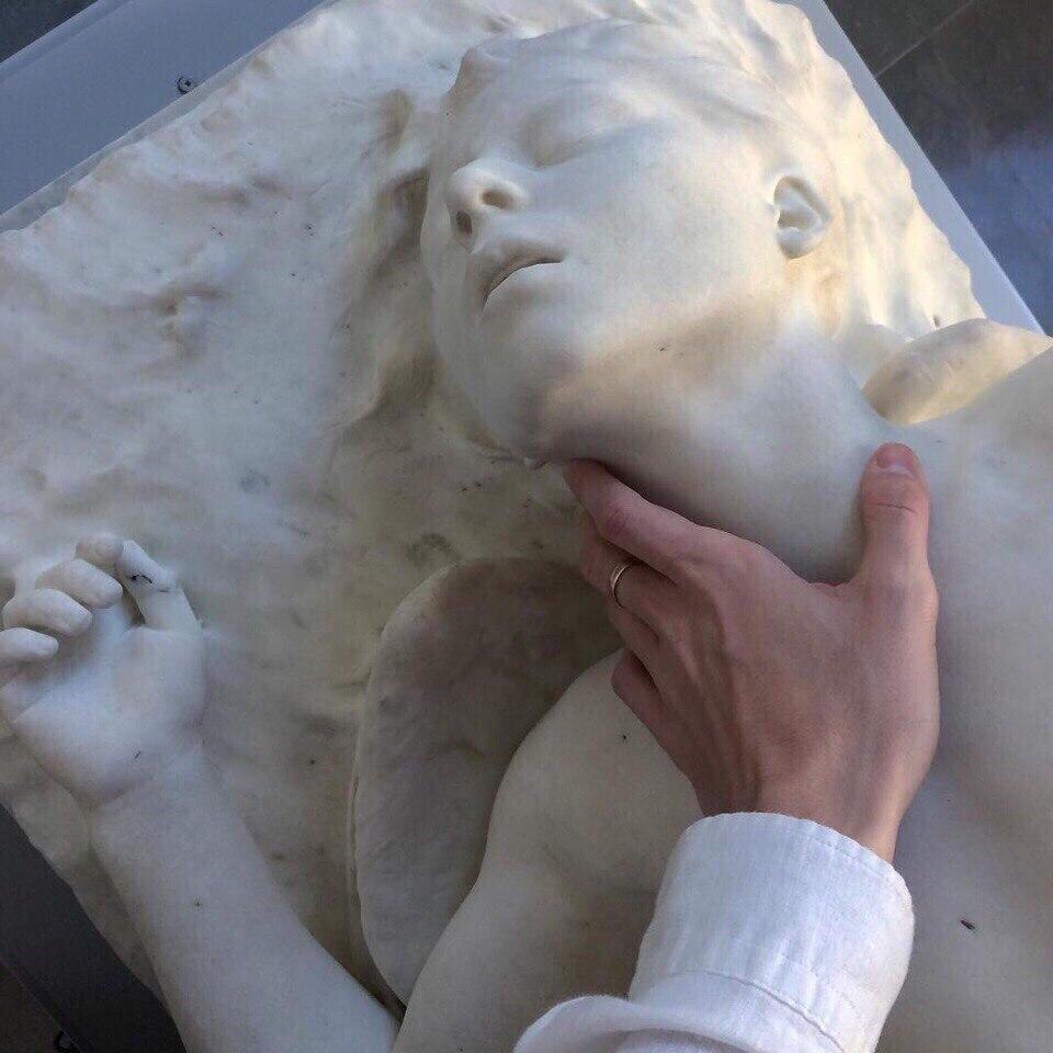 она унизит любовью