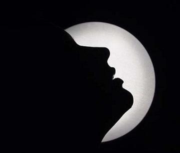 Бродит эхо ночной тишины