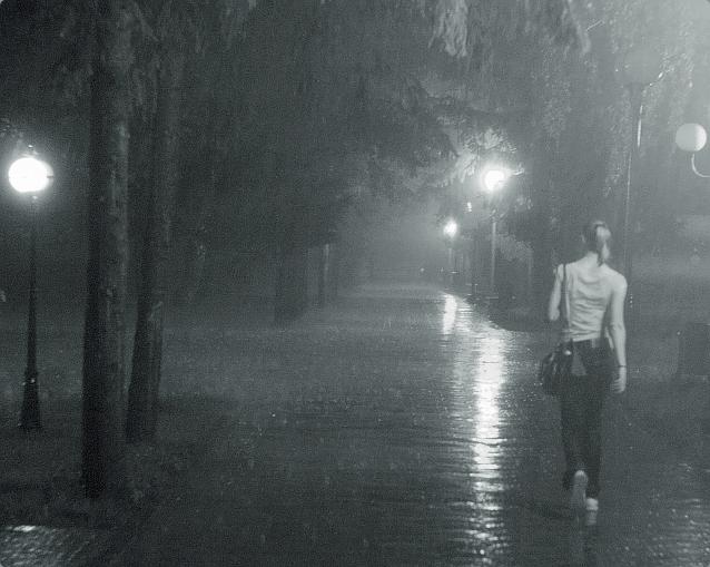 Под дождем...