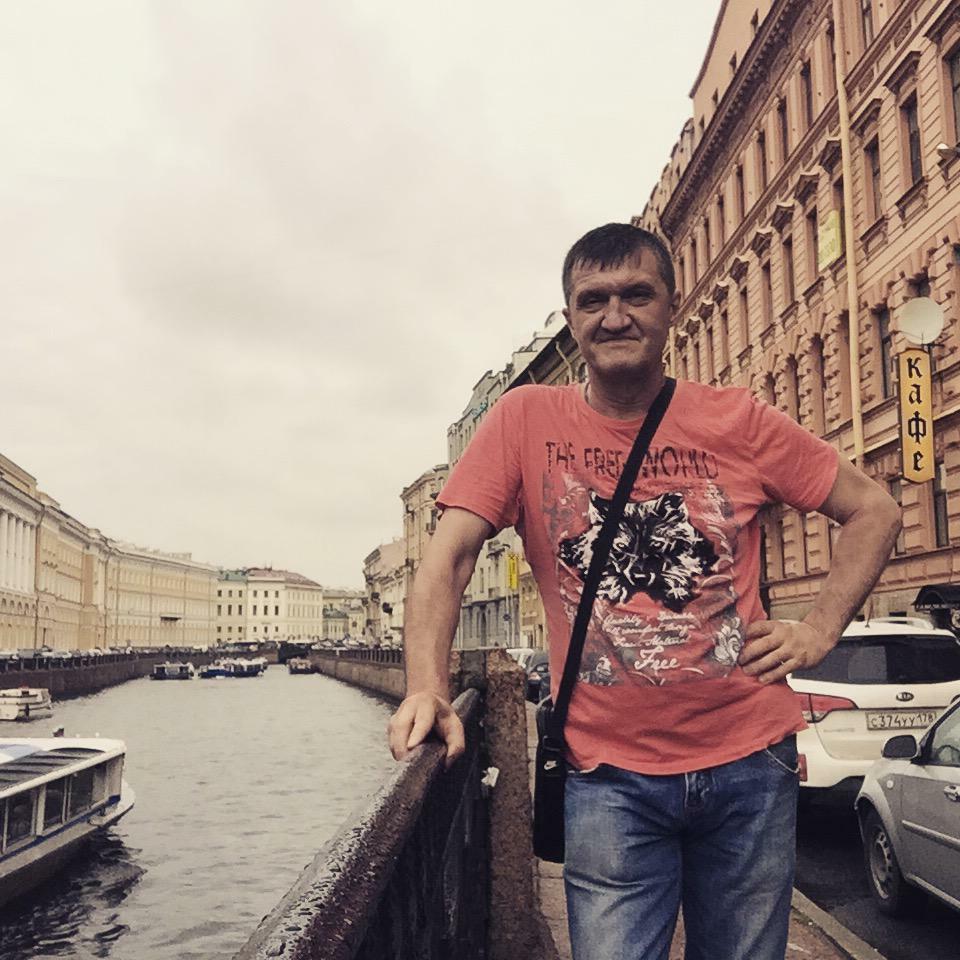 Мой телефон молчит в тиши усталой