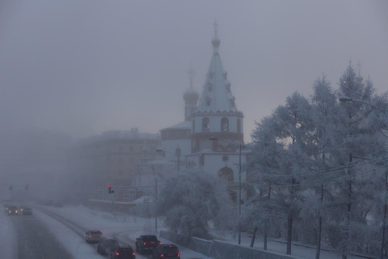 Мы всё ещё крестимся на купола