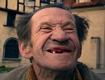 Остатний зуб начистив щёткой,