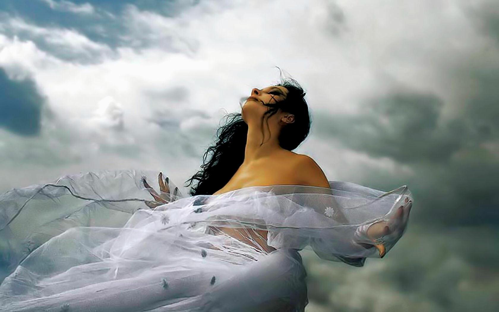 Голосом твоим небо. Женщина на ветру. Стихия воздуха. Воздушная женщина. Позитивные стихи.