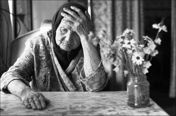 Старушка у прилавка