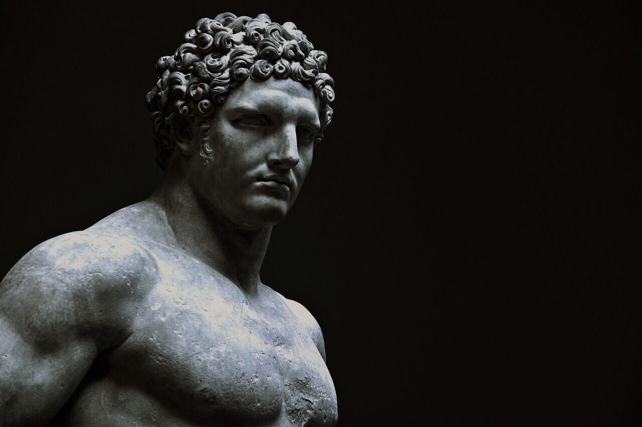Молодой Геркулес статуя