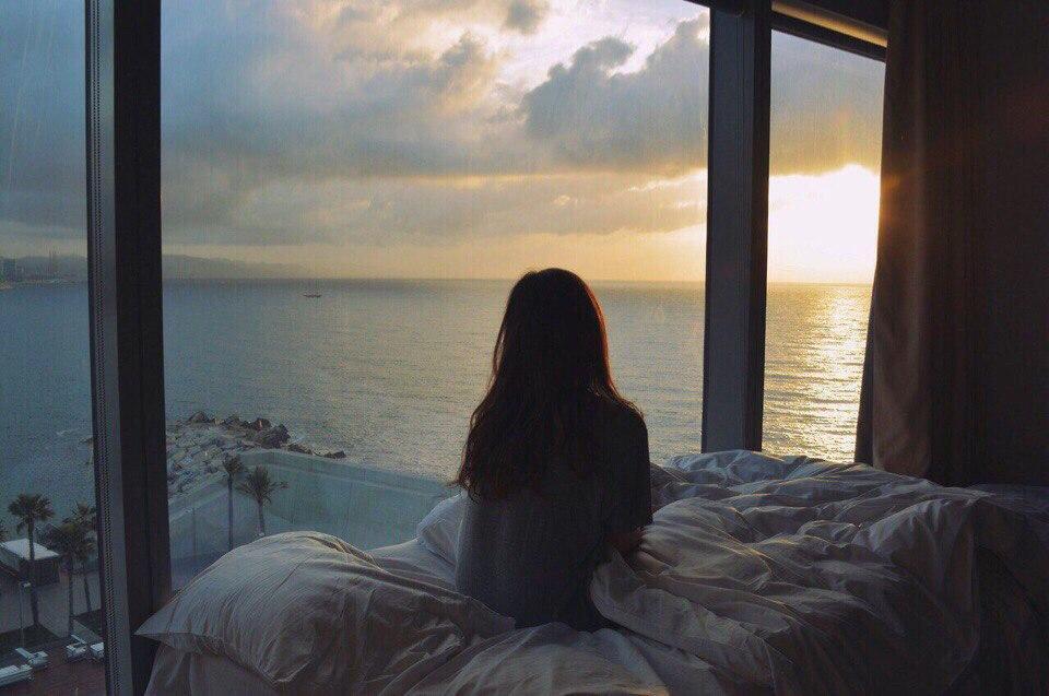 Глупая, к тому же истеричка