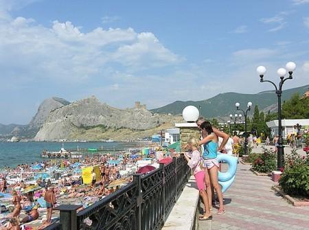 РАЗЛЕГЛИСЬ НА ПЛЯЖЕ... ЧИТАЕТ АВТОР