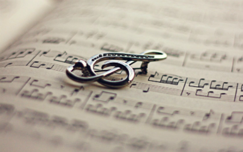 А я свою сыграю жизнь из трёх аккордов...