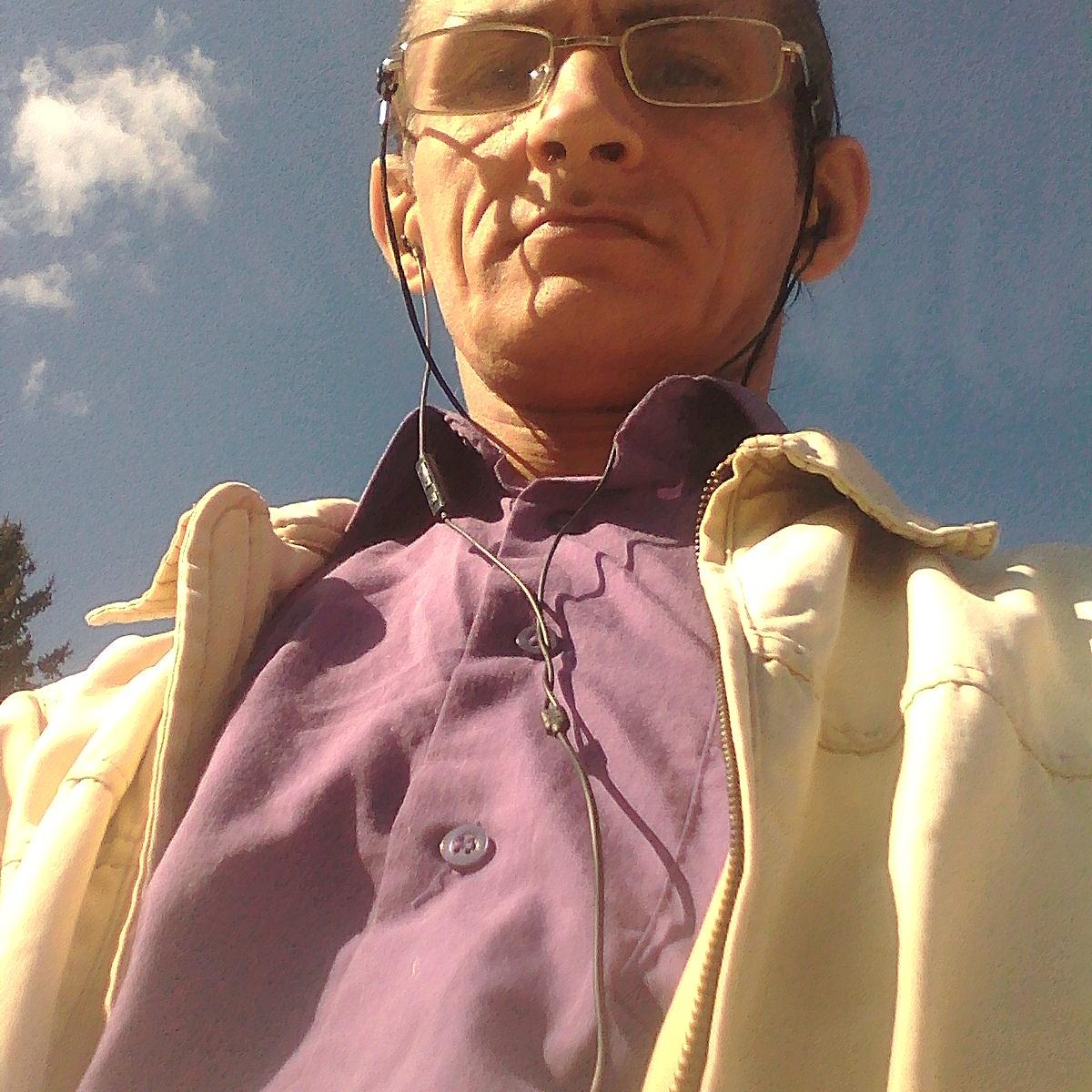 Небо синее над нами,