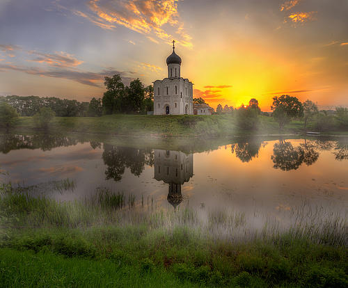 Всё ближе в небе август