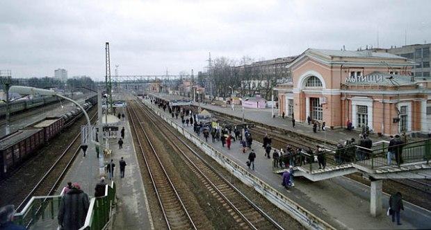 Город начинающийся на ж. Здание вокзала Мытищи. Станция Мытищи 2000 год. Станция Мытищи 90-е. Станция Мытищи СССР.