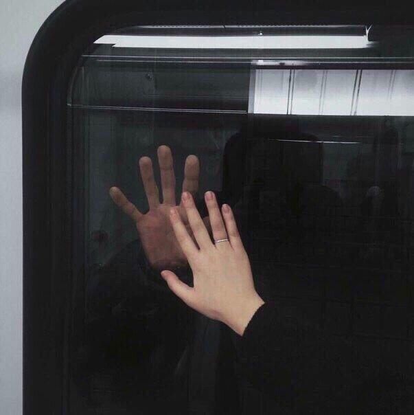 Она остается со мной.